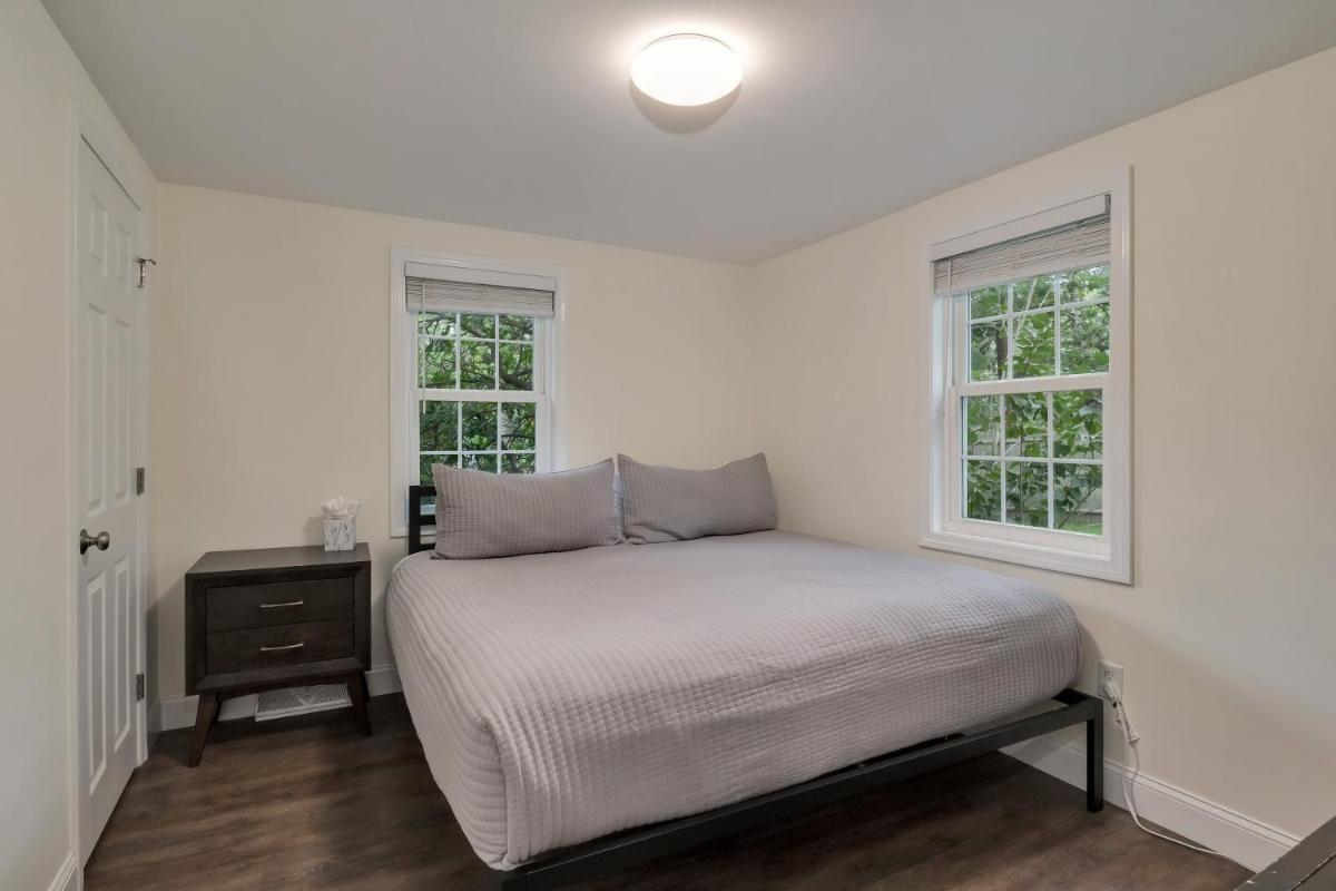 Cape Cod - Dennis Beach House - Walk to the Beach - Housity