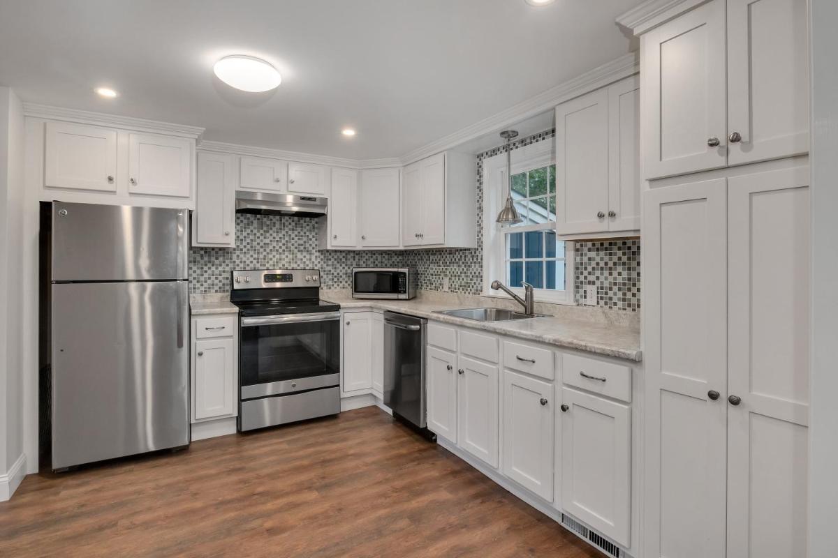 Cape Cod - Dennis Beach House - Walk to the Beach - Housity