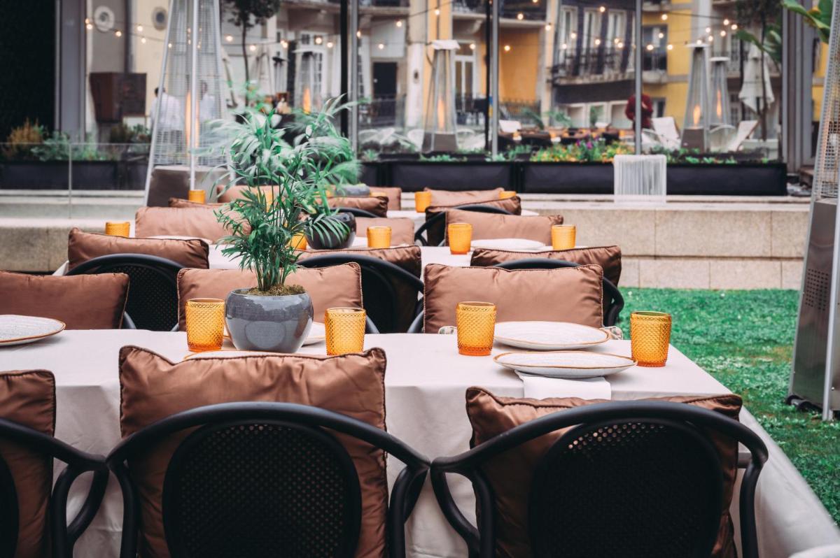 Uma área de estar em InterContinental Porto - Palacio das Cardosas by IHG