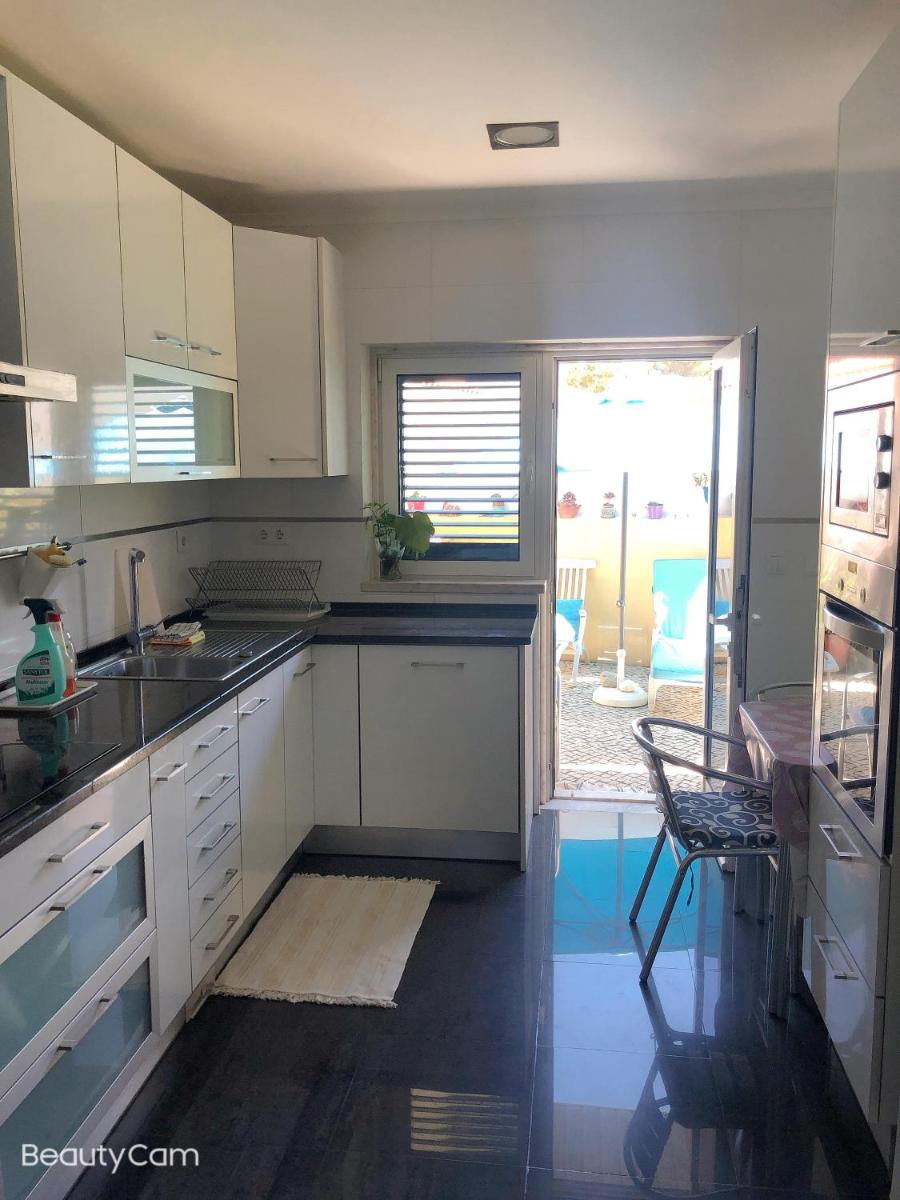 Binny's House Cascais - Renting rooms not the whole house - Housity