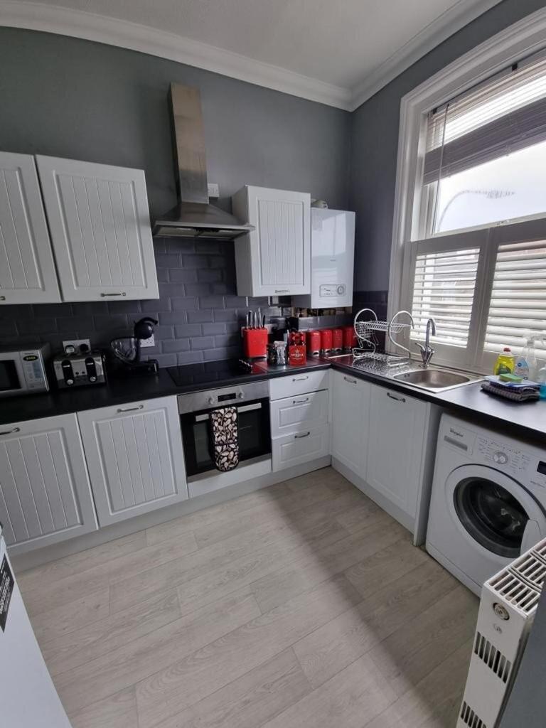 Crofton House Victorian Apartment - Housity