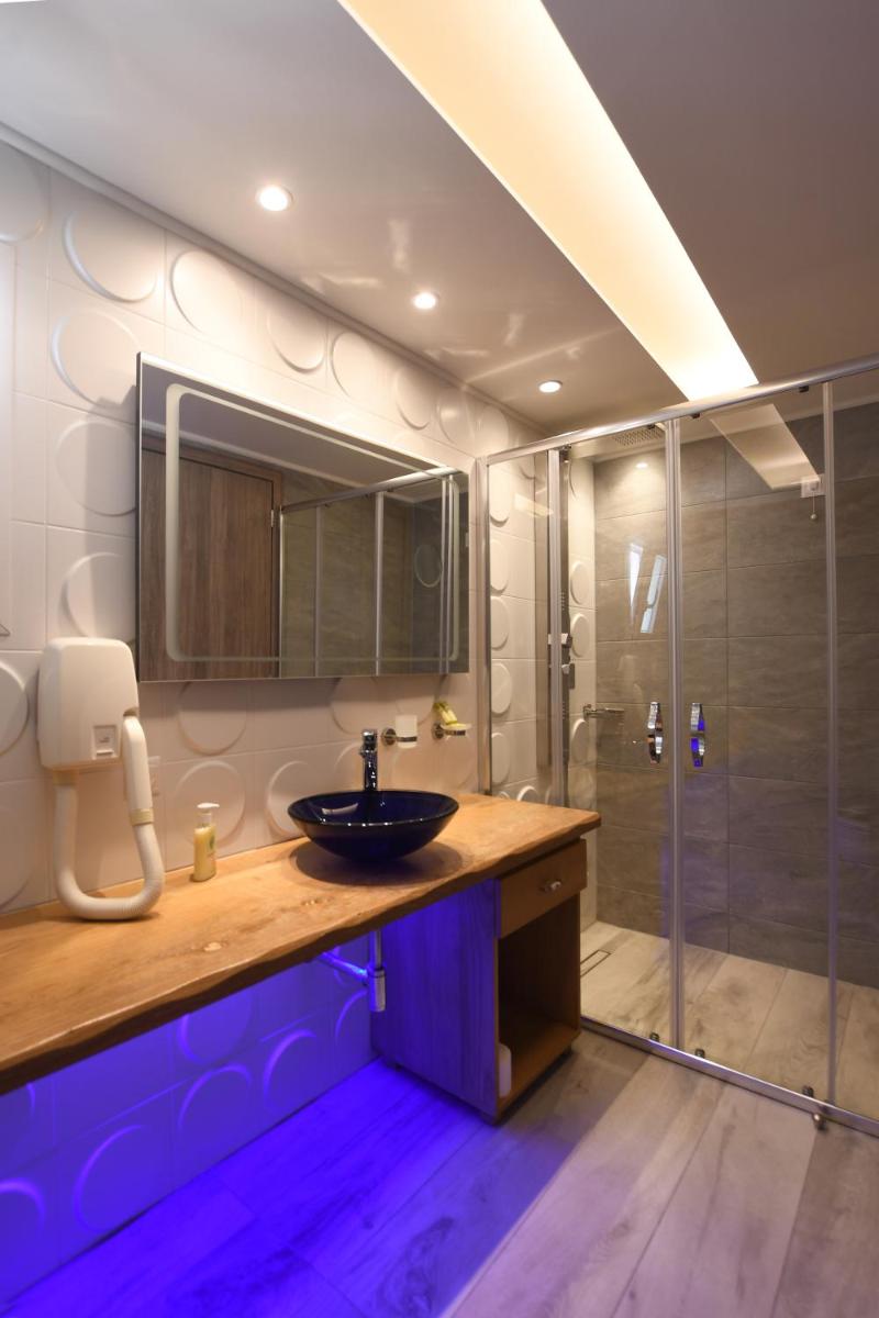 Anthemis Hotel Apartments - Housity
