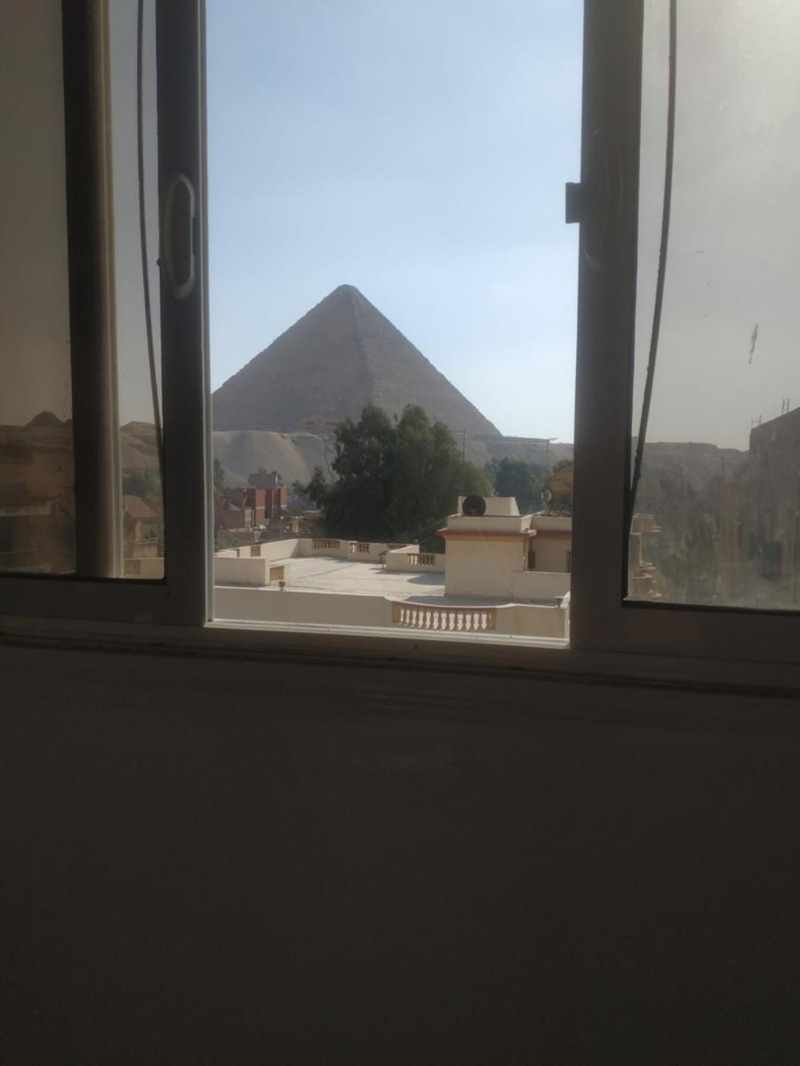 11 Pyramids Veiw - Housity