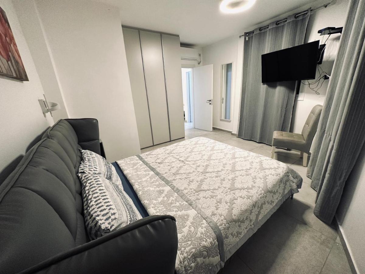 Luxury 3 Rooms Apartament - NearTheSea Bat Yam - Housity