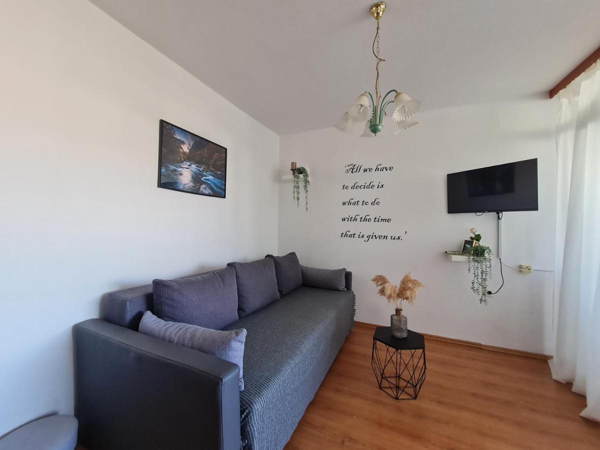Mellon Apartments - Housity