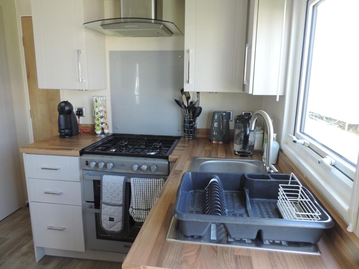 The Cockle Shell Caravan, Seaview Holiday Park, Whitstable - Housity
