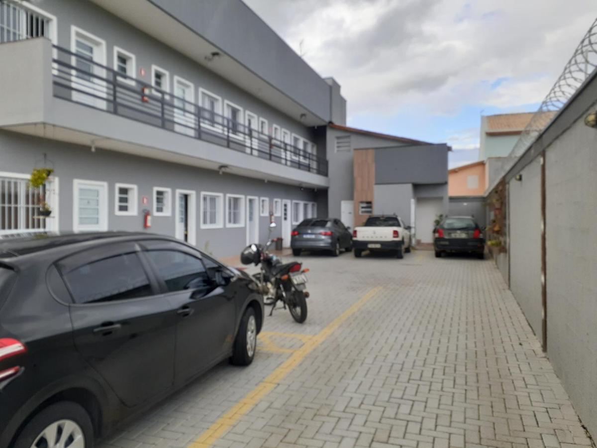 Loft4 COMPLETO AR CANAIS ASSINAT GARAGEM INTERNET prox Aparecida e Industrias - Housity