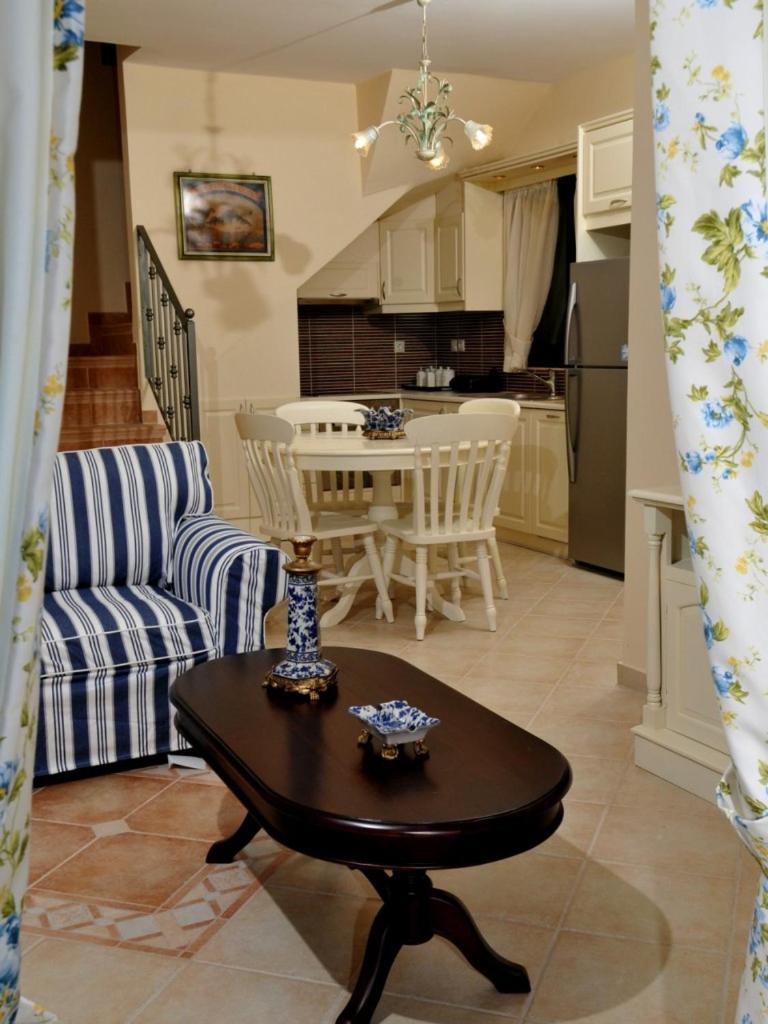 Dafni (2 bedrooms, sleeps 4) - Housity