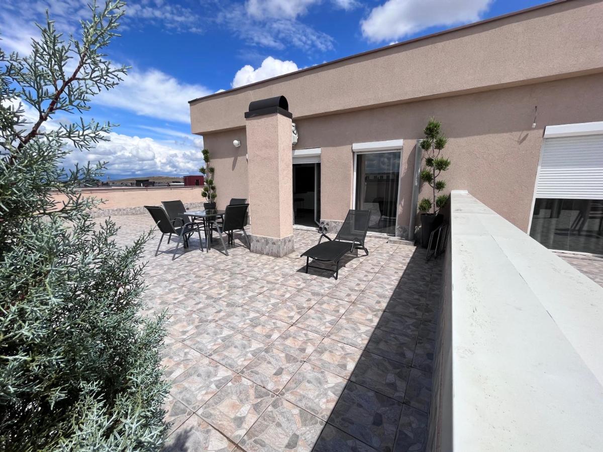 Penthouse Suite - Housity