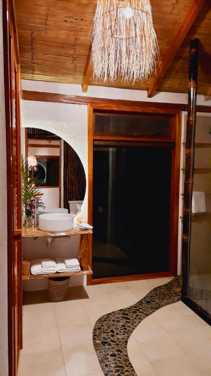 Wild Wasi Lodge - Adventures - Guided Tours - Housity