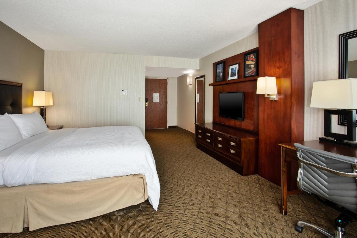 Holiday Inn University Plaza-Bowling Green, an IHG Hotel - Housity