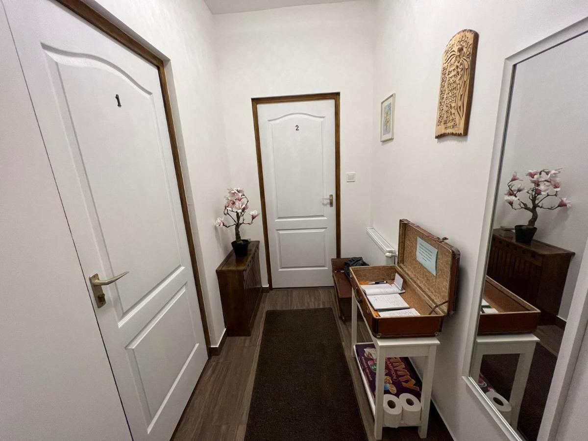 Komáromi Vendégház Erdőhorváti - Housity