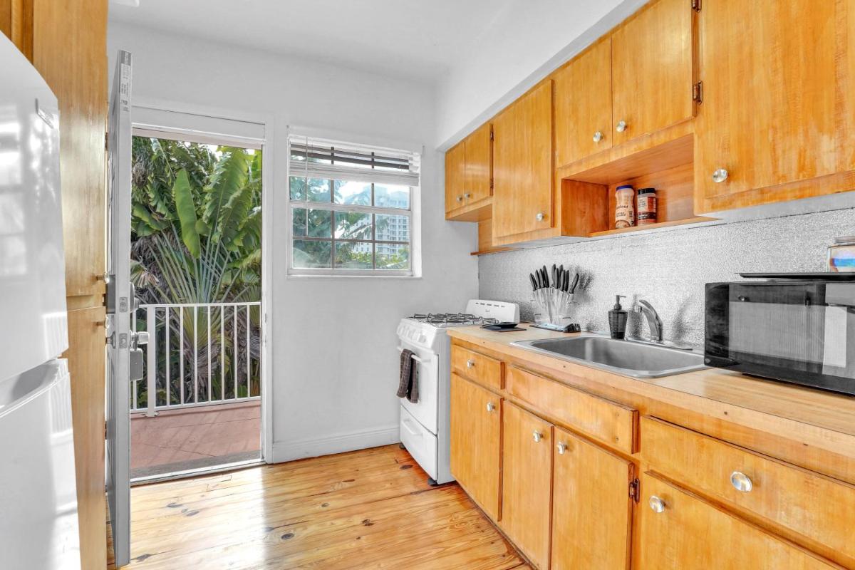 Unique 2 units in 1, sleeps up to 11 people. - Housity