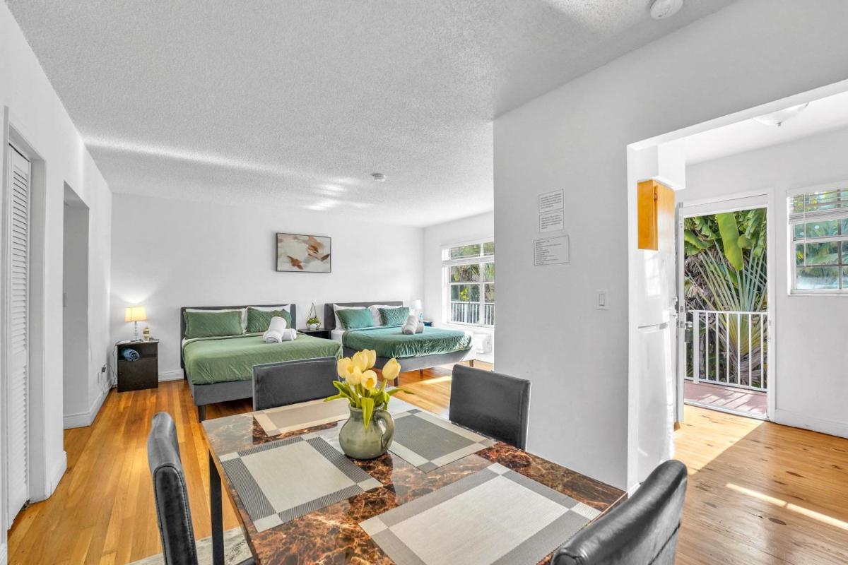Unique 2 units in 1, sleeps up to 11 people. - Housity