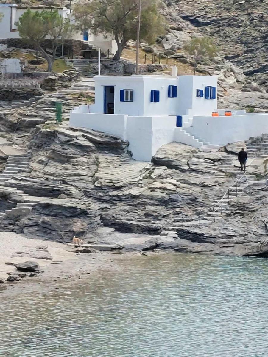 House on the rocks in Malli beach - Housity