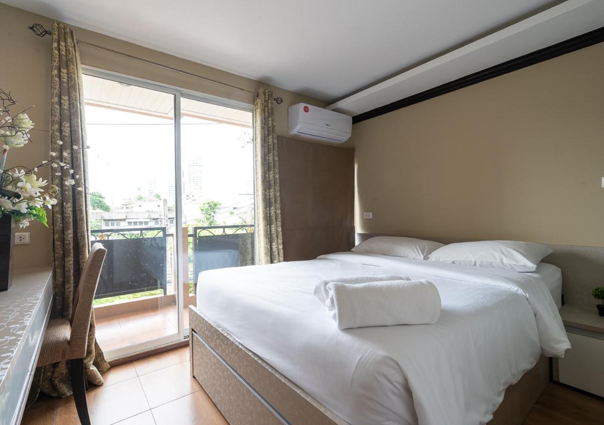 Greenview Ekkamai10 Suite - Housity