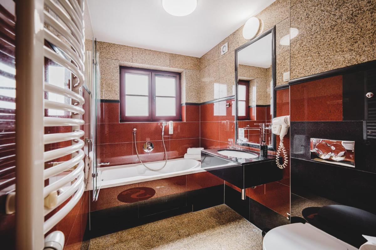 Hotel Solaris - Housity