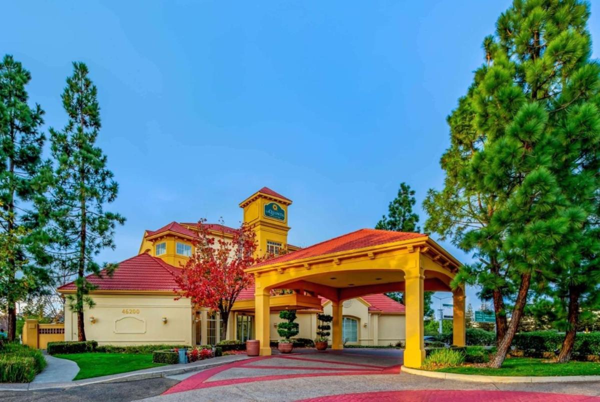 La Quinta Inn & Suites by Wyndham Fremont Silicon Valley - Housity