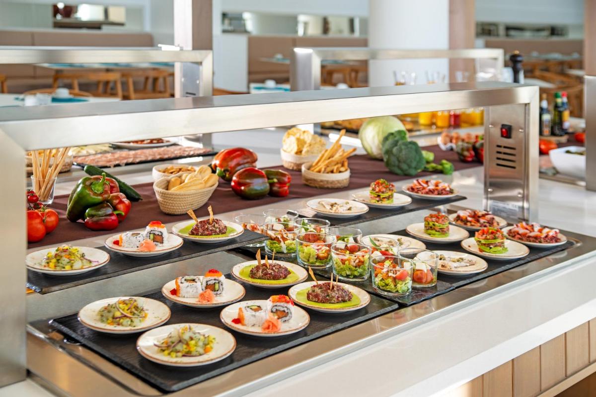 Comida en o cerca de este hotel