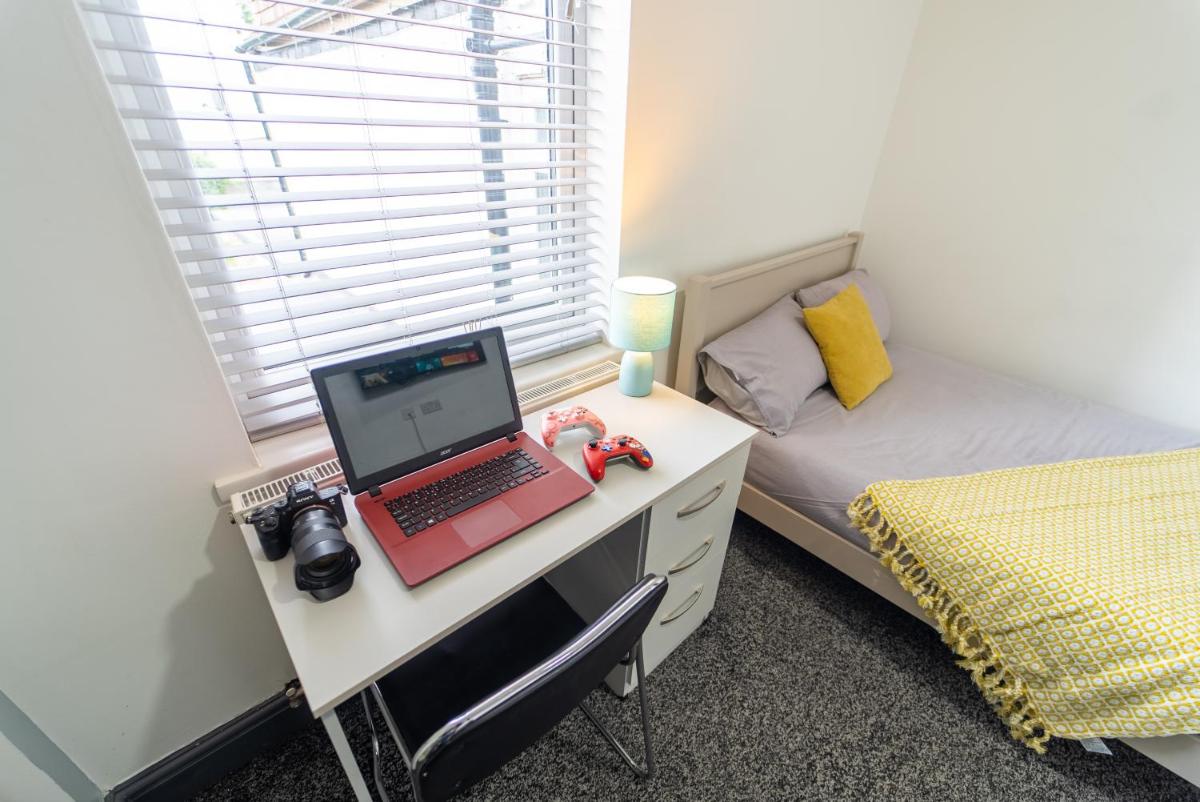 Impeccable 1-Bed Studio in Birmingham - Housity