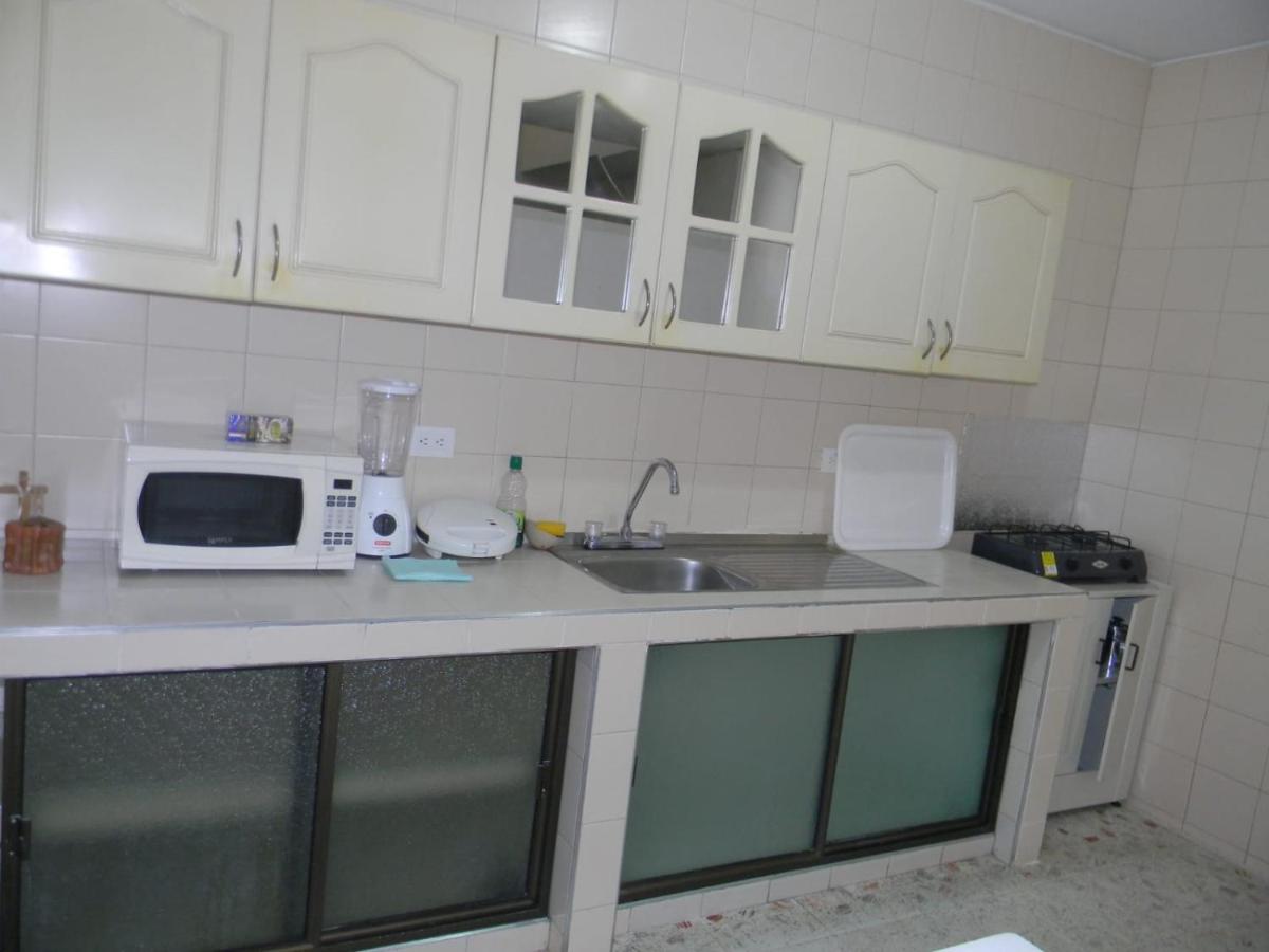 Hostal HE - Housity