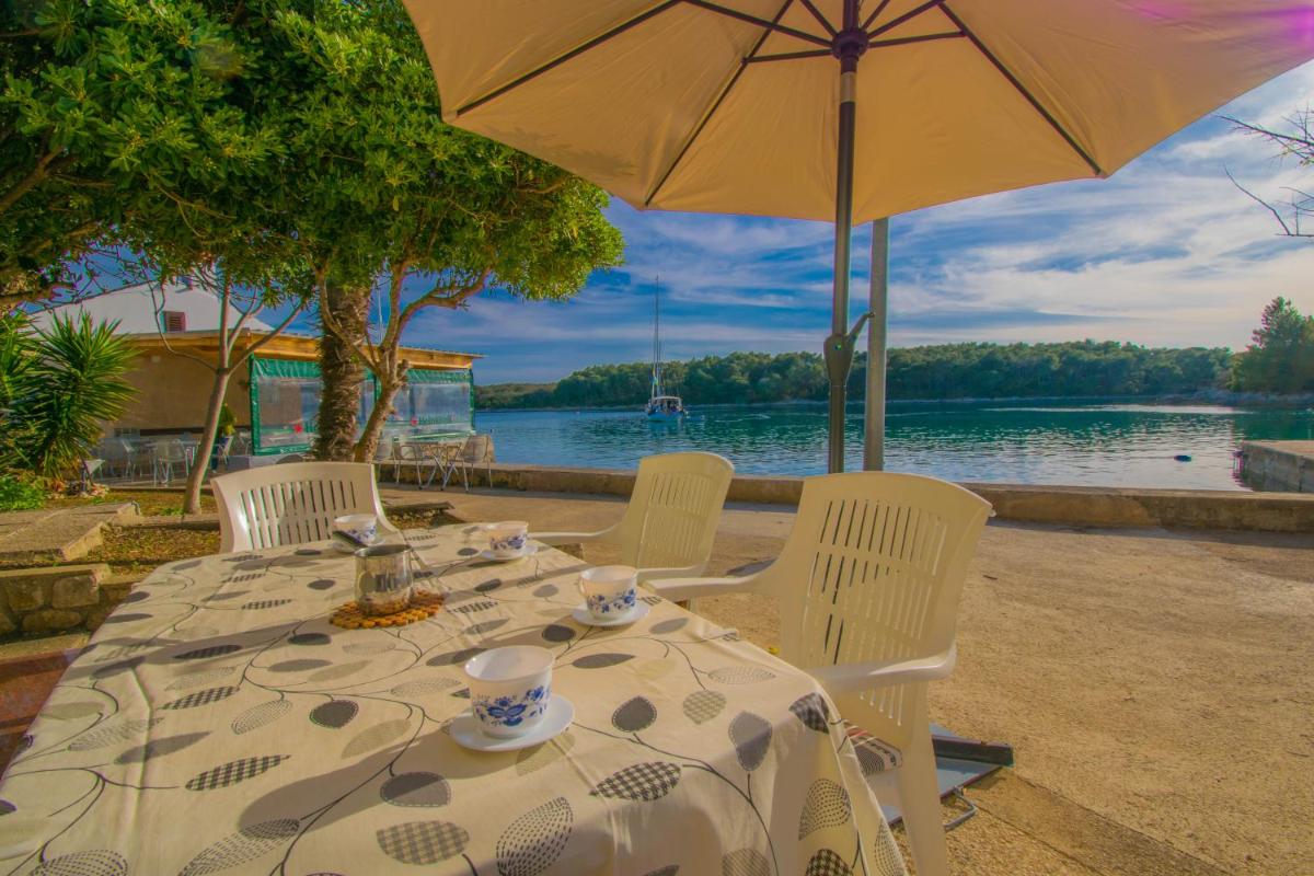 Holiday house Punta Blue & Orange 5m from the sea, island Cres - Housity