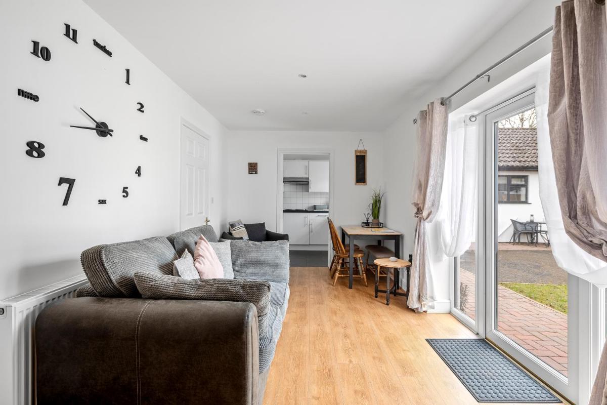 Number 3, Lytton Tree Lodge, Reydon, Southwold - Housity