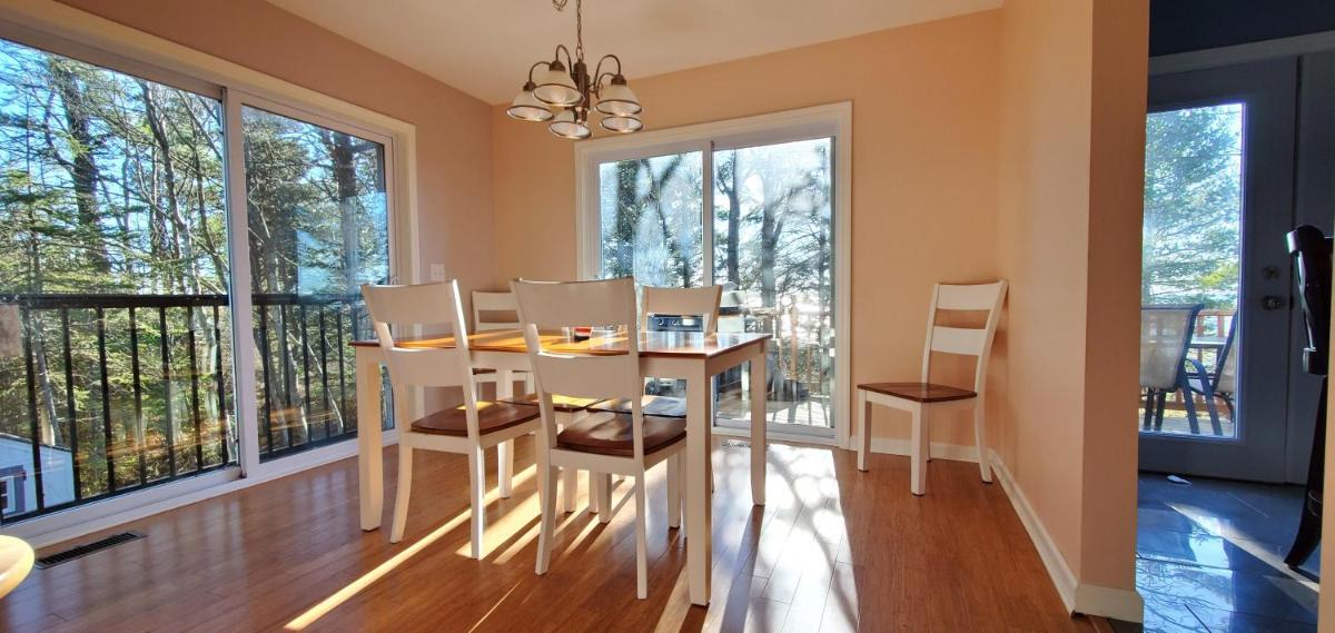 Lake House Oasis - Housity