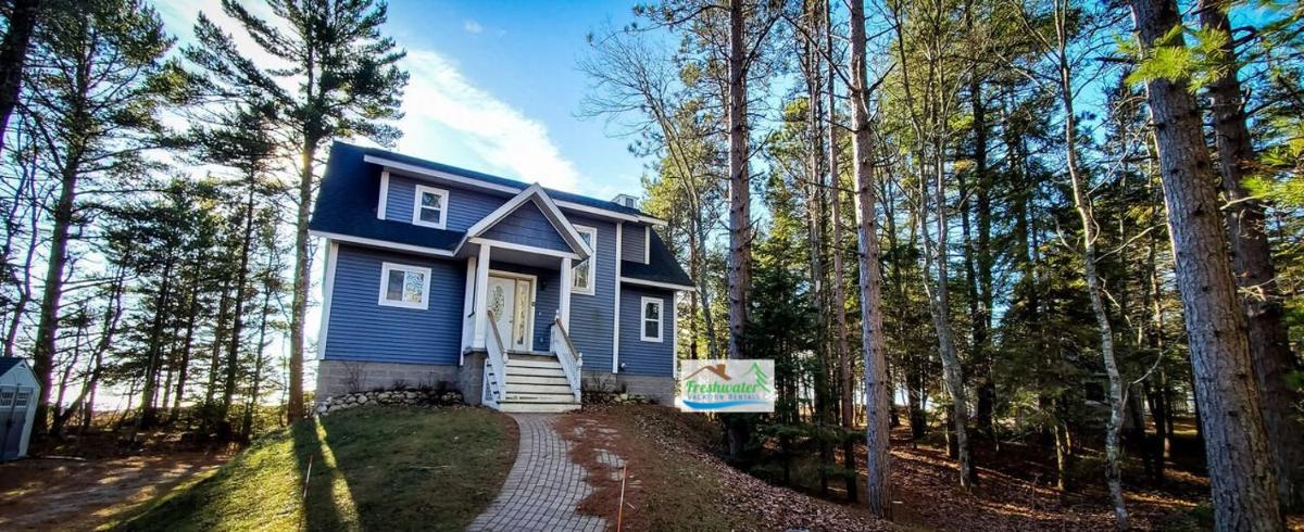 Lake House Oasis - Housity