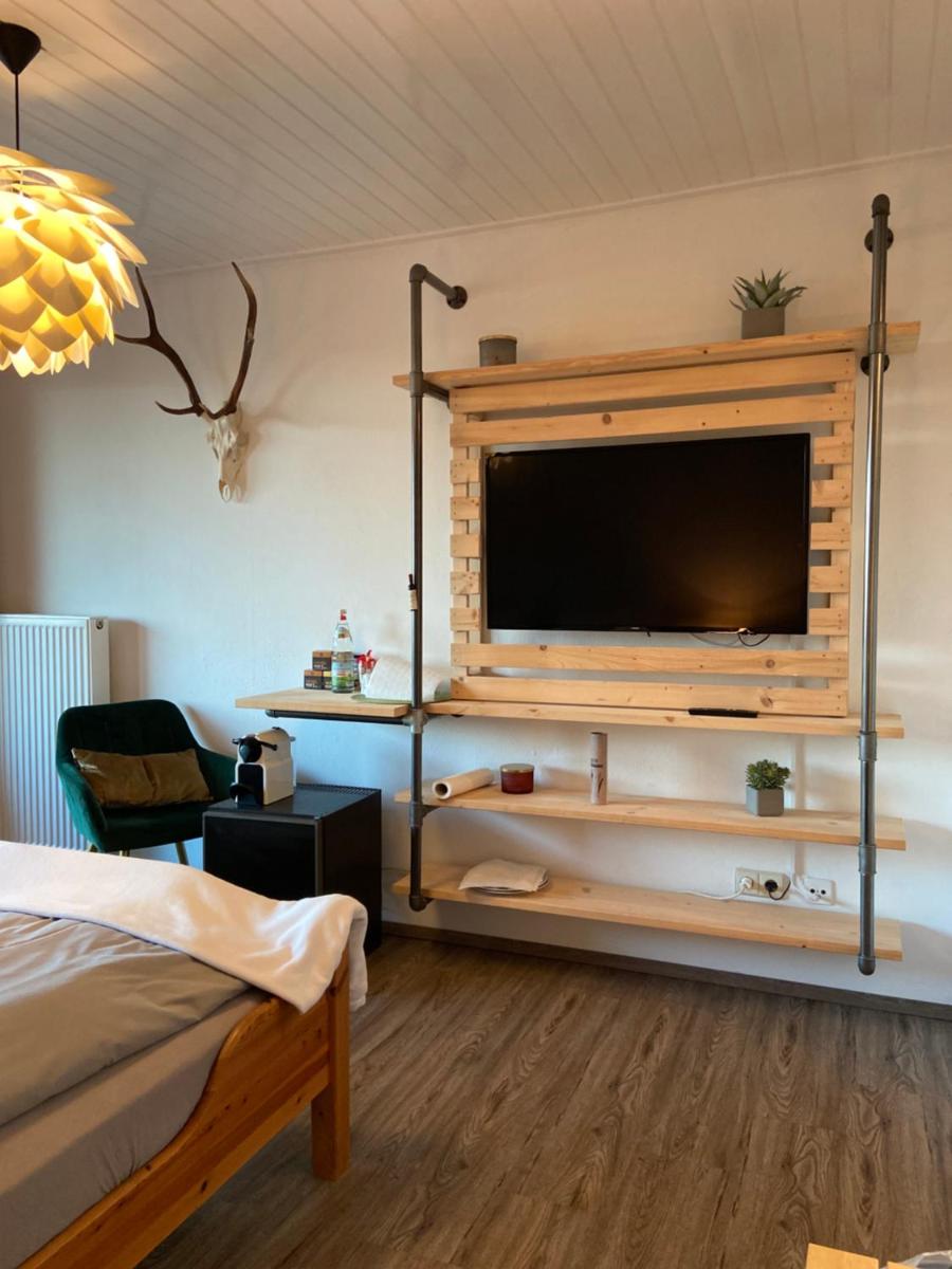 Doppelzimmer mit Bad & Balkon - Housity