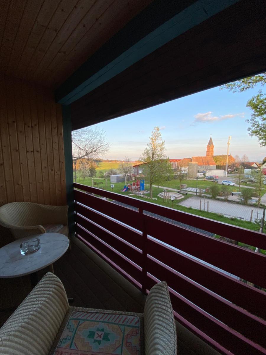 Doppelzimmer mit Bad & Balkon - Housity