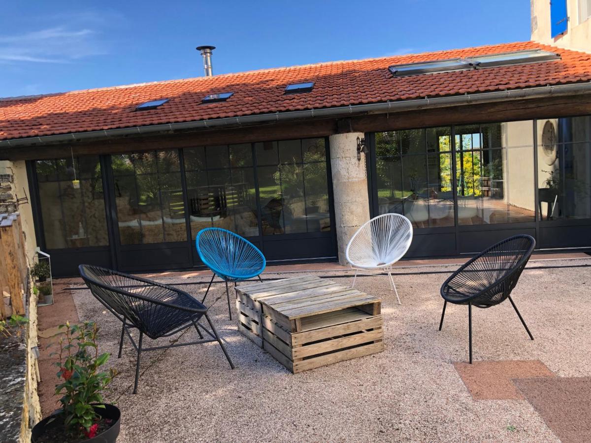 AU DOMAINE DES OISEAUX ses chambres sa gloriette insolite face à l'étang bucolique - Housity