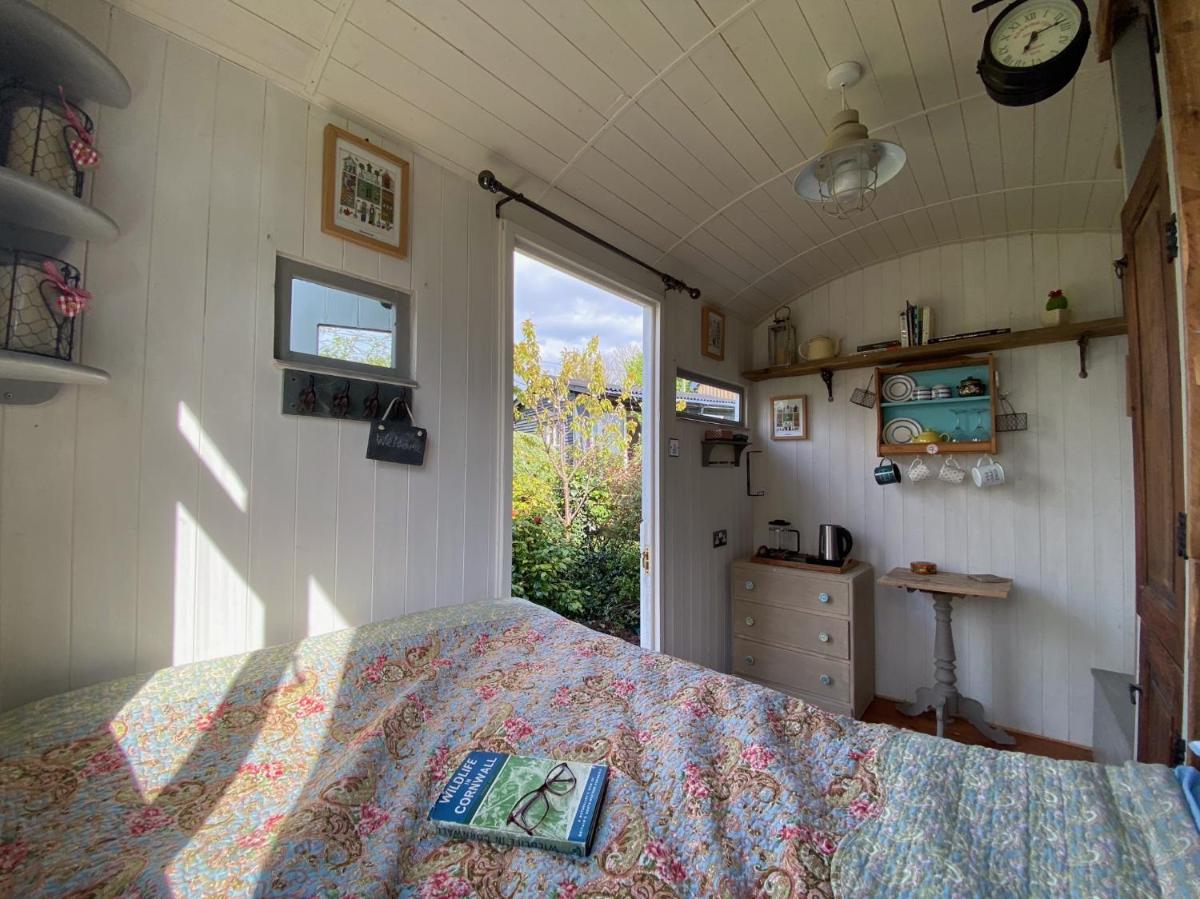 Shepherd's Hut Glamping Accommodation - Housity
