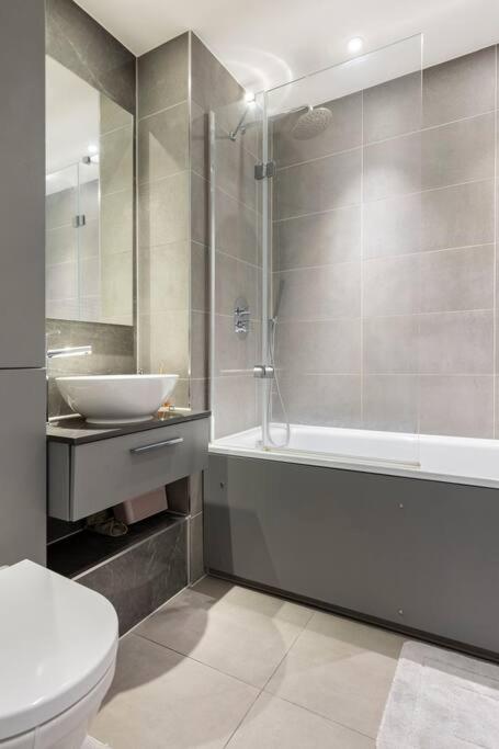 Luxury Double bedroom in Gallions Reach - Housity
