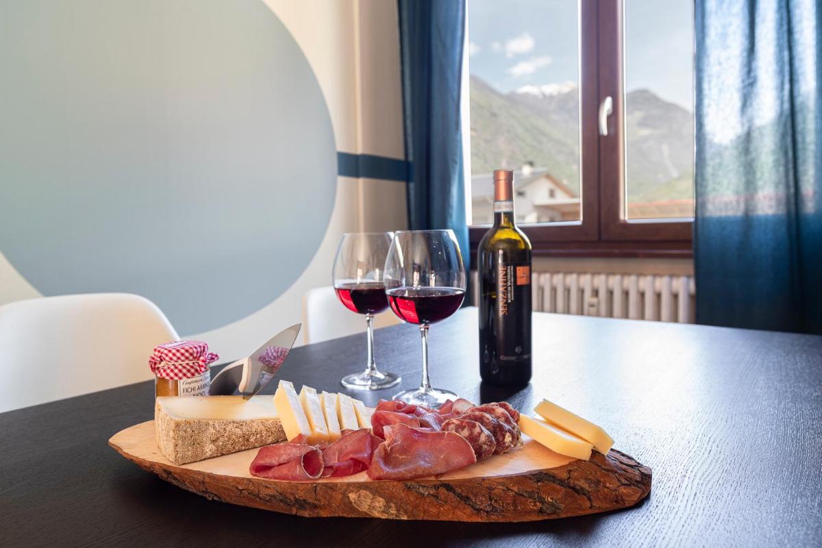 LOFT TIRANO 3min walk to BerninaExpress - Hizvo