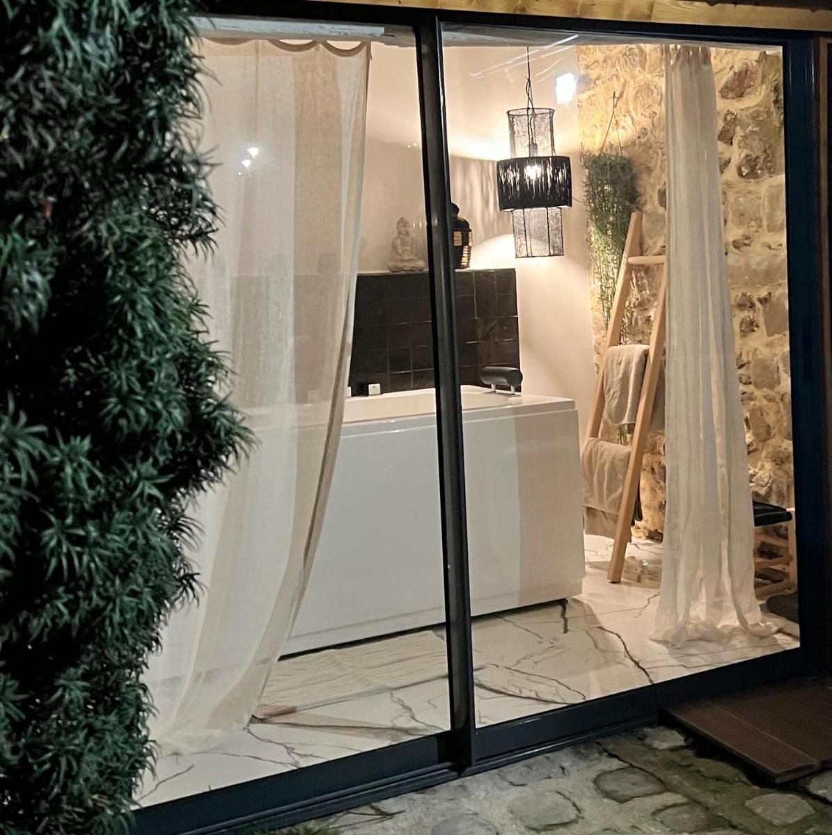 La Planque - Chambres avec Jacuzzi - Housity