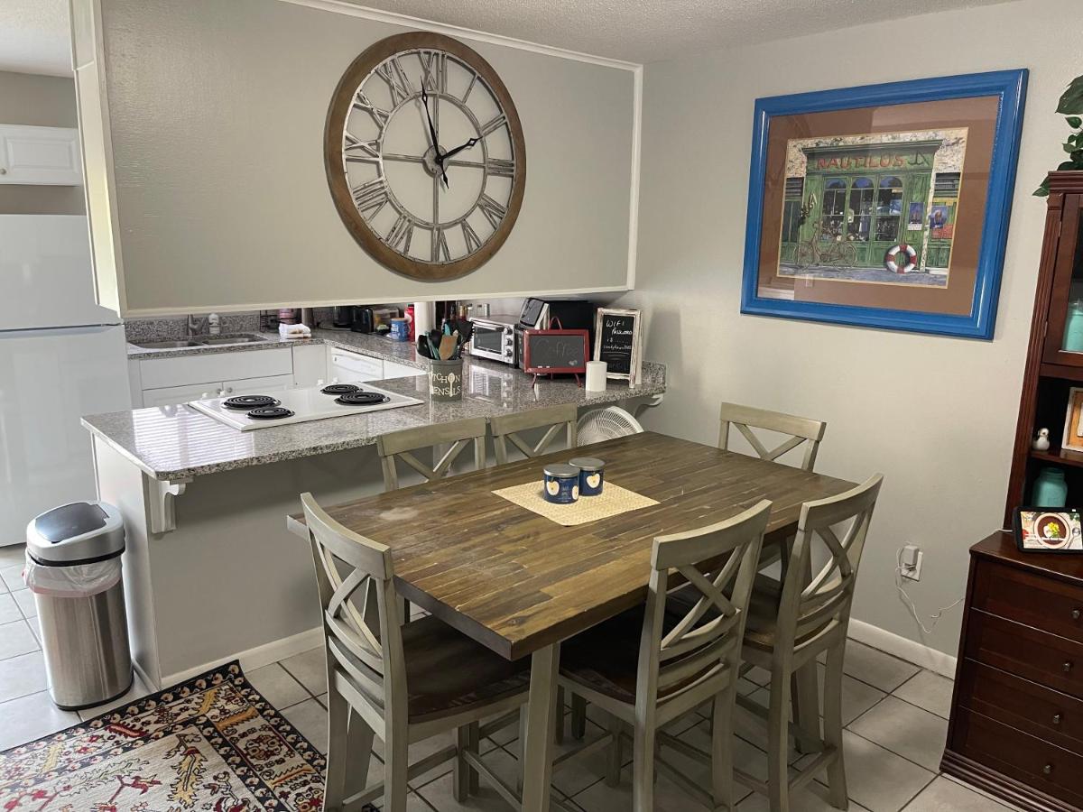 Destin-y 30A Beach Retreat Self Checkin - Huge Private Backyard Deck with Outdoor Shower - Housity