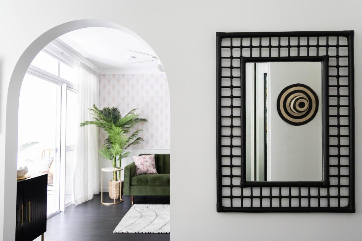 Noir-Luxe In Port Douglas, newly renovated May 2023 - Housity