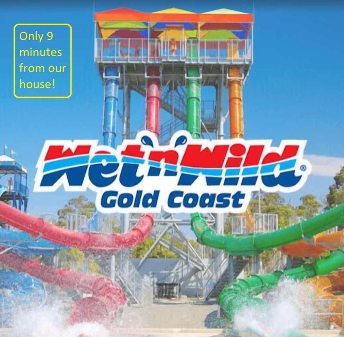 Gold Coast uninterrupted uphill view & big pool - Housity