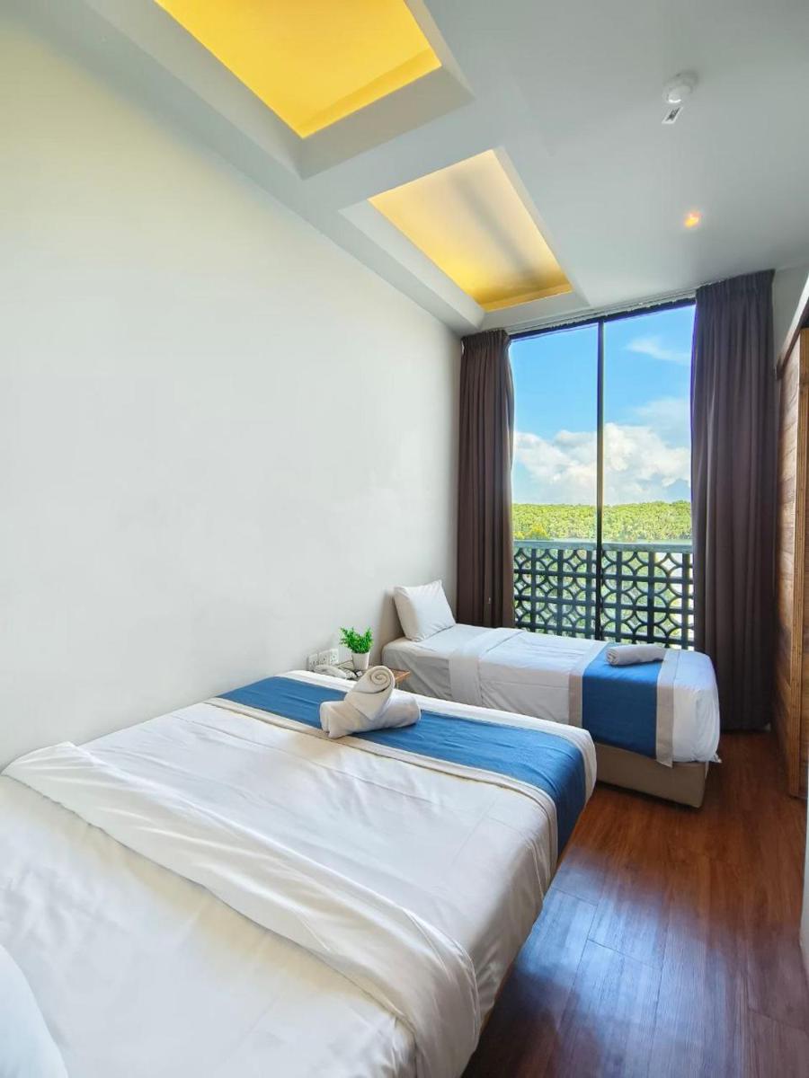The Riverbank Hotel By MRVJ Business - Housity