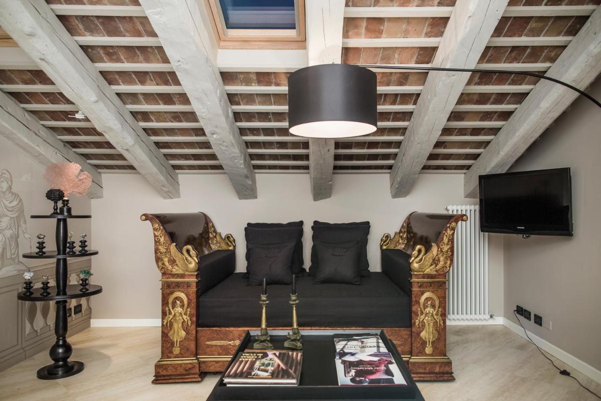Seven Historical Suites - Hizvo