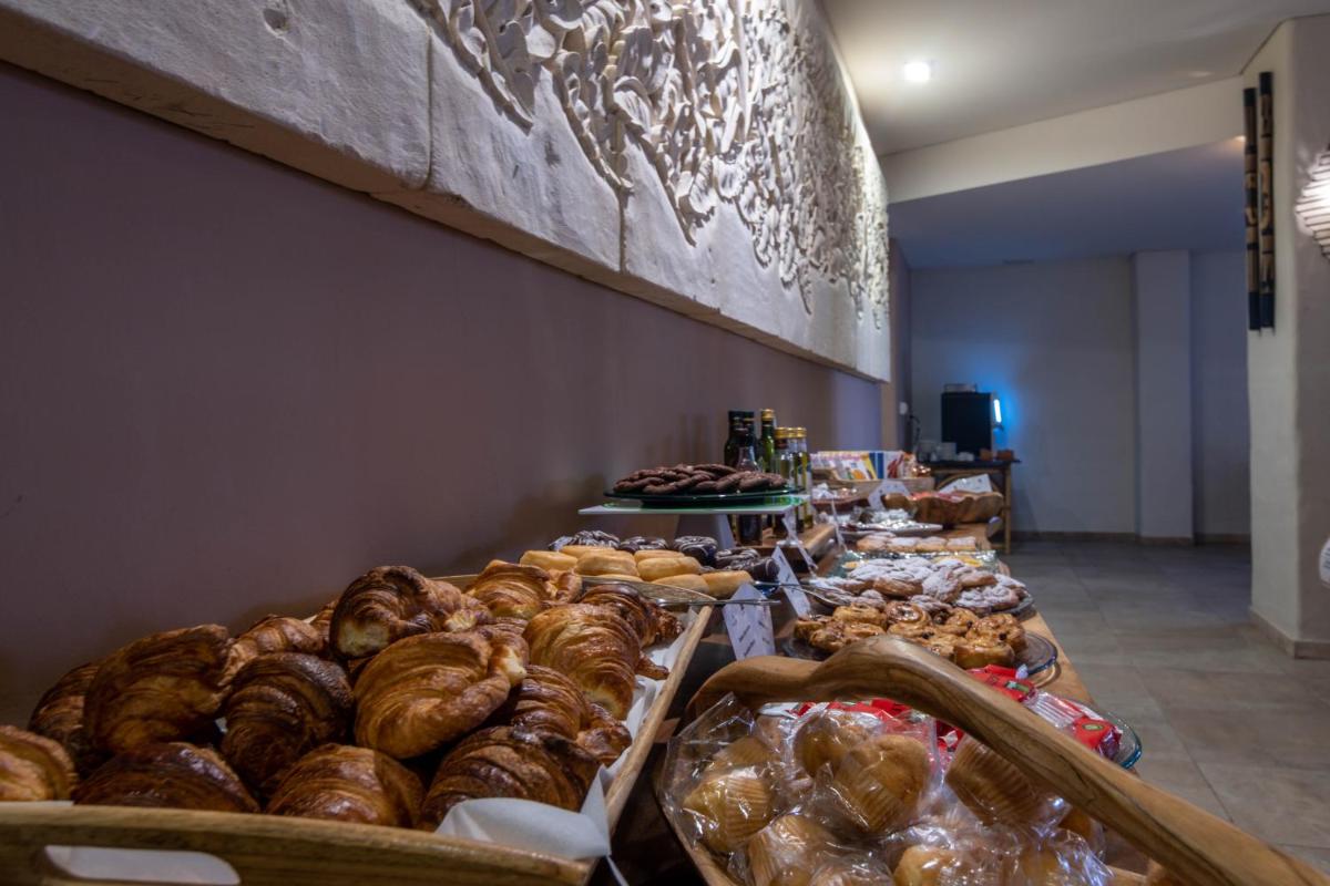 Comida en o cerca de este hotel