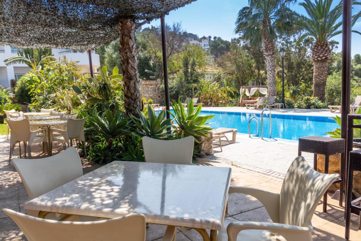 Piscina en o cerca de El Cortijo de Zahara by QHotels