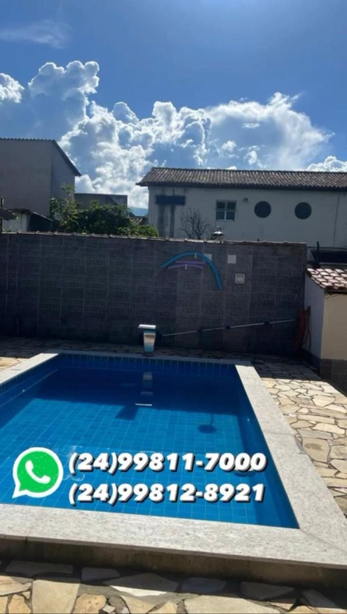 Chalé no centro de Penedo - Housity