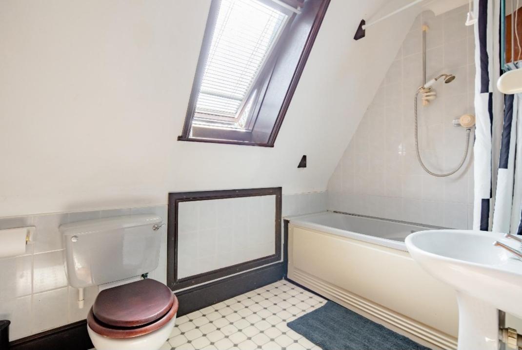 Double room 2 mins from station - Housity