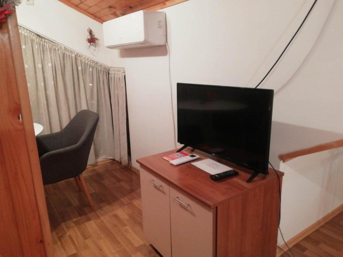 Green Loft Apartment-Rose - Hizvo