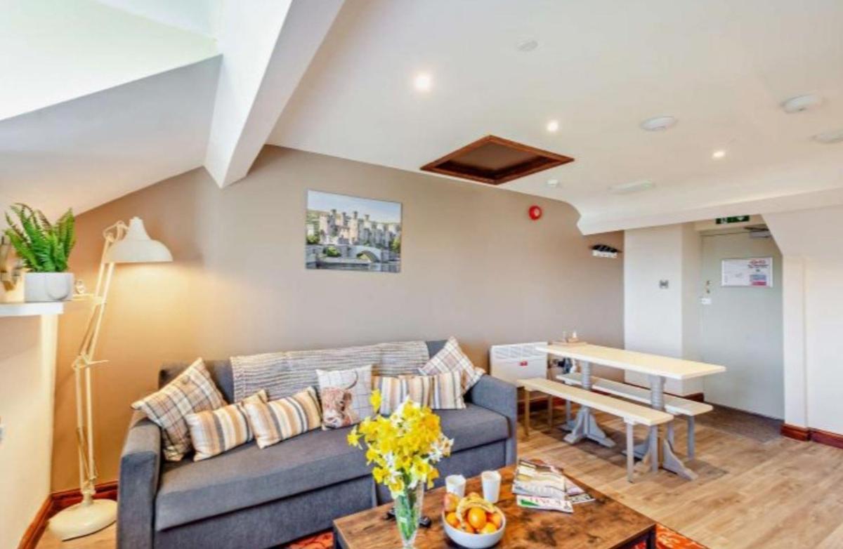 Lion Hotel & Studio Apartments - Housity