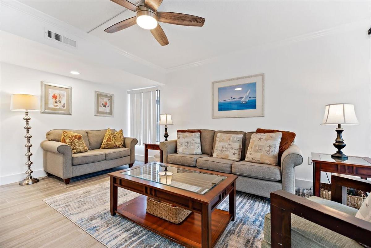 5403 Treetops, 2 Bedroom Villa, Pool Access, WiFi, Sleeps 4 - Housity