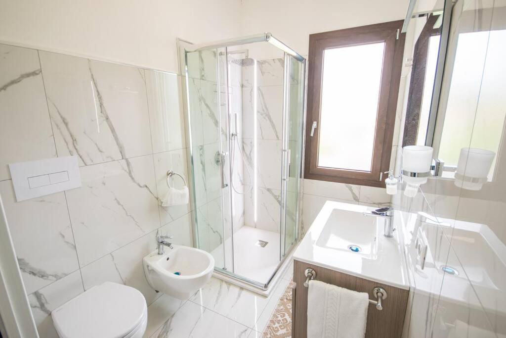 White Bike Rooms - Housity
