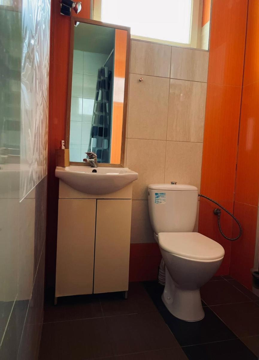 Harrys Scarlett House - Housity